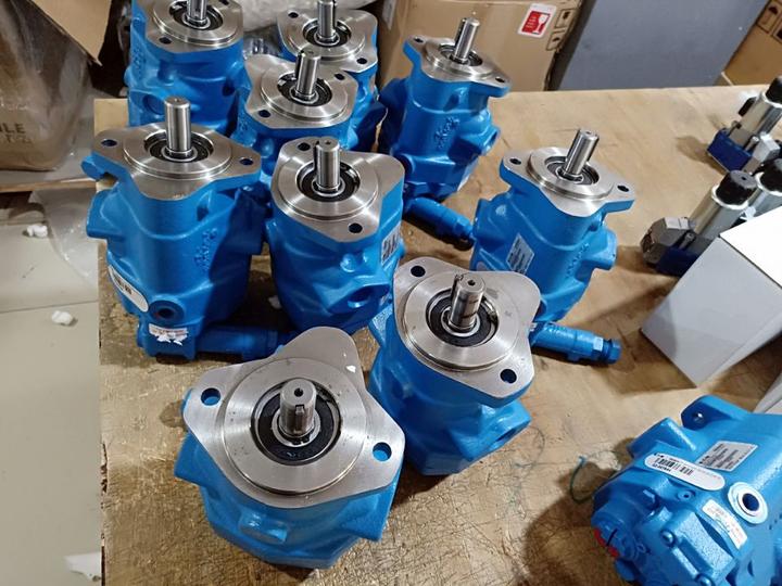 威格士柱塞泵PVQ20-B2R-SE3S-21-C21-12 威格士柱塞泵PVQ20-B2R-SS1S-21-CD21D-21 威格士柱塞泵PVQ20-B2R-SS1S21-C21-12